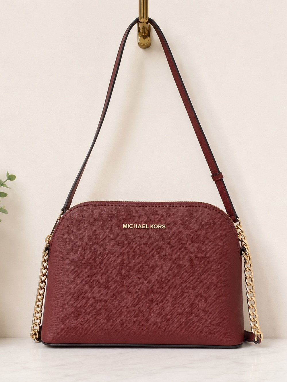 MICHAEL Michael Kors Cindy
Saffiano Leather Crossbody